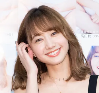 高田秋、ワンピ越しキャミソールが…「透けてません?」SHOTに反響