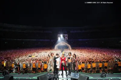 X JAPANは「Rusty Nail」「紅」などの楽曲を披露し、会場に強いインパクトを与える