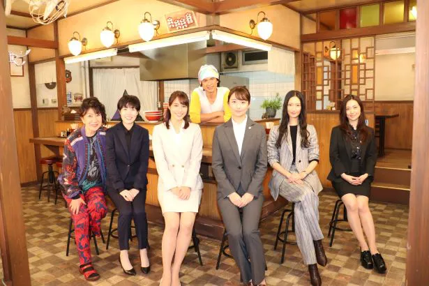 10月22日(木)にスタートする木村文乃主演「七人の秘書」の公式SNSではオフショットを公開している