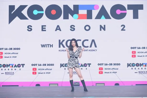 「KCON:TACT season 2」1日目フォトウォールに登場したSUNMI