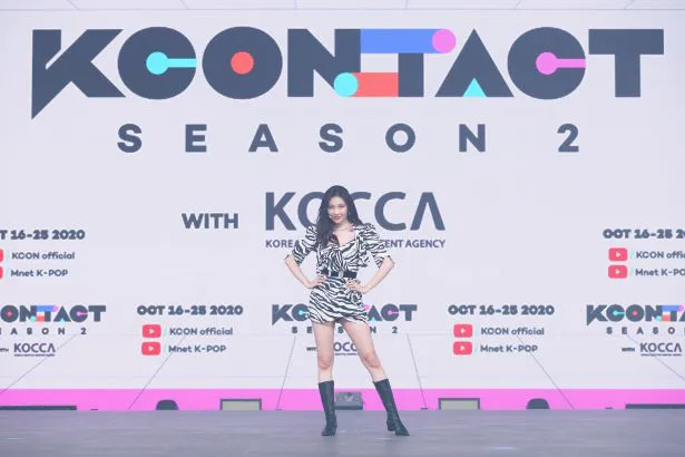 「KCON:TACT season 2」1日目フォトウォールに登場したSUNMI