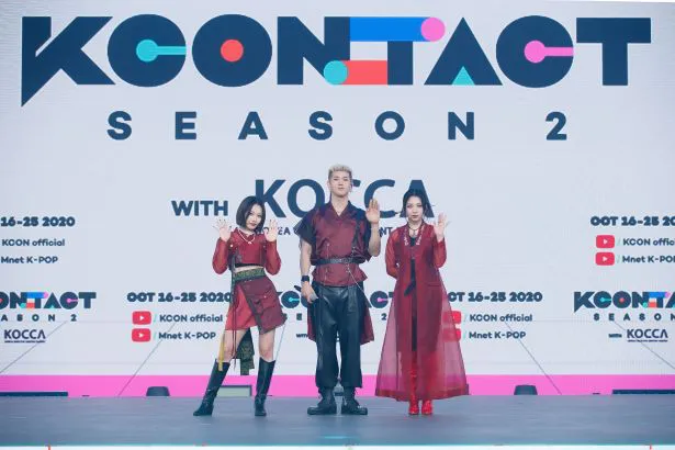 「KCON:TACT season 2」2日目のフォトウォールに登場したKARD