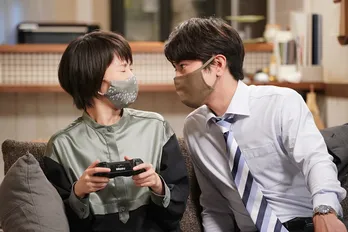 ＜#リモラブ＞松下洸平と川栄李奈の“マスク越し”キスシーンが公開！