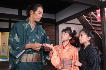 “易者”反町隆史が主人公の運命を言い当てる! 松山ケンイチ登場場面も<みをつくし料理帖メーキング>