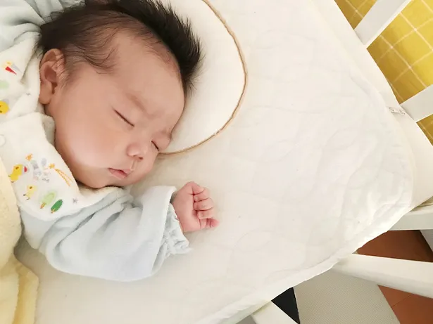 【写真を見る】ニッチェ江上敬子の息子“とっちゃん”、スヤスヤ眠る天使の寝顔SHOT！