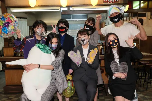 【写真を見る】木村文乃ら7人がそれぞれが似合うマスクを装着！