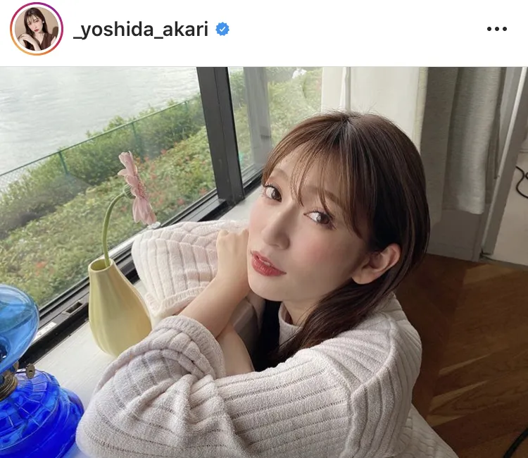 【写真を見る】吉田朱里、両親に見守られながらの撮影だったことを告白(ほか、メンバーとのグループSHOTなど10枚)