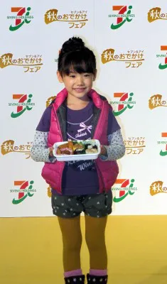 【写真】自身の考案したお弁当に「ぜひ食べてください！」と笑顔の愛菜ちゃん