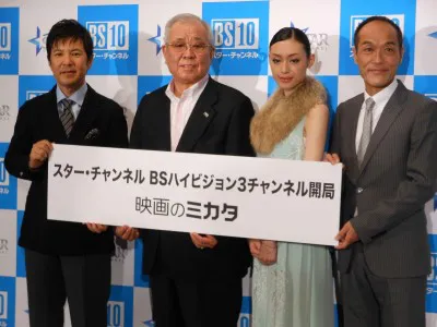 「映画のミカタ」の出演者（左から関根勤、野村克也、栗山千明、東国原英夫氏）   