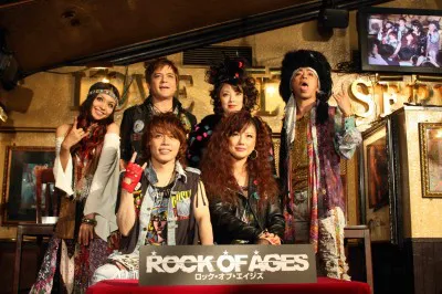 ミュージカル「ROCK of AGES」に出演する西川貴教、島谷ひとみ（写真前列左から）、misono、川平慈英、高橋由美子、山崎裕太（写真後列左から）