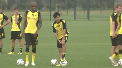 サッカー・日本代表の香川真司選手は所属チーム・ドルトムント（ドイツ）で練習を行う
