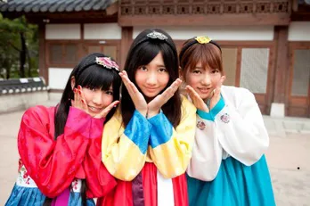 フレンチ・キスの4thシングル「最初のメール」リリースが決定! 3人のチマチョゴリ姿を初公開!