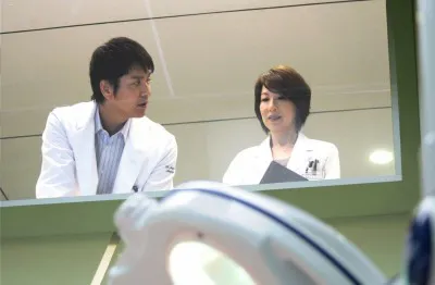 沢村演じる天才外科医・相良が腐った病院を再生する