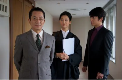 ゲストの戸田菜穂は当時の裁判を担当した左陪審・菜々美役で登場