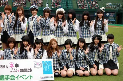 HKT48を温かく迎えるAKB48メンバー