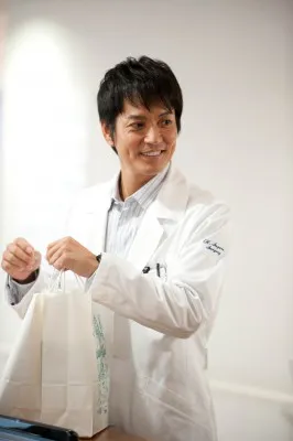 「DOCTORS」で、天才外科医・相良を演じる沢村一樹
