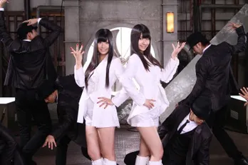 新生フレンチ・キス誕生!? 柏木由紀、倉持明日香がクールなダンスを披露!