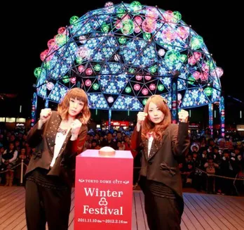 東京ドームシティウインターフェスティバル開催! PUFFYの歌に合わせてイルミネーションが変化する!?