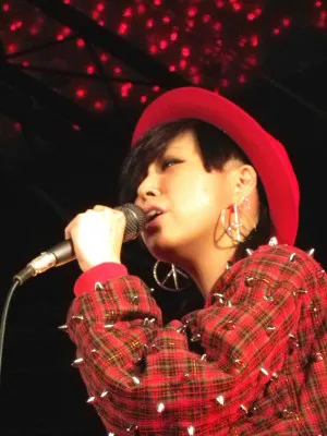 「世界中にハピネス」AIがメッセージを込めたコカ・コーラのハピネストラックが全国を巡る