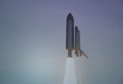 スペースシャトルの打ち上げ映像を試写。この迫力がいずれお茶の間に