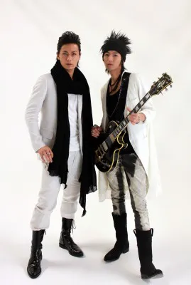 12月17日（土）にJOKERとしてデビューする加藤和樹（写真左）、伊達幸志（同右）