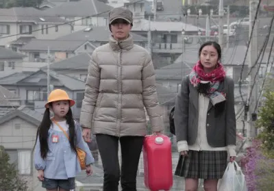 【写真】阿須田家の子供たちは三田（中・松嶋）を取り戻すために奔走する