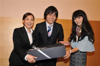 「俺の空」主演の庄野崎が美女に囲まれたバースデー祝いに大感激！