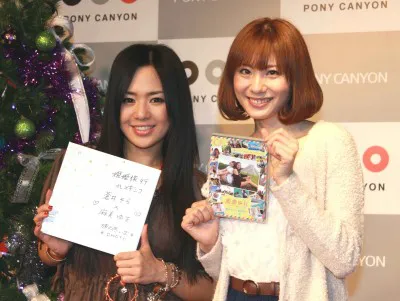 DVD発売記念イベントを開催した蒼井そら、麻美ゆま（写真左から）