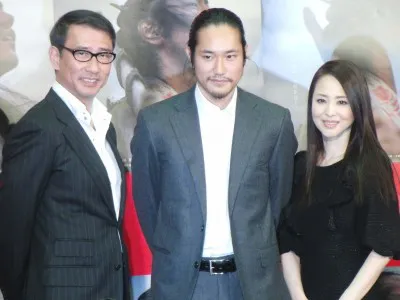 第1回完成披露試写会に出席した中井貴一、松山ケンイチ、松田聖子（左から）