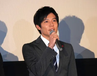 「SPドラマのファンだったので出演できて本当にうれしかった!」と喜ぶ小出恵介