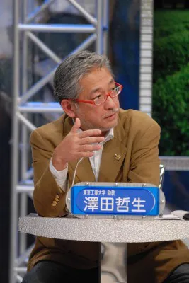 放射能汚染の危機を訴える危険派に反論する安全派の澤田哲生助教授