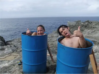 濱口と土屋アンナは鹿児島・沖永良部島へ