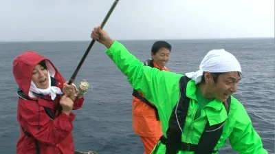 チュートリアルと鈴木砂羽は沖縄・与那国島へ