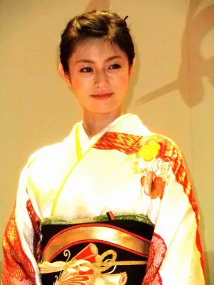 大河ドラマ「平清盛」で清盛の妻・時子を演じる深田恭子が江戸東京博物館の“清盛展”にやってきた