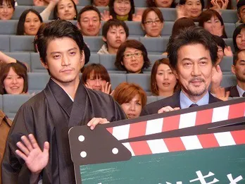 小栗旬らが人生相談に真剣回答