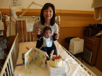 真輝くんの1歳の誕生日を祝う野田聖子議員