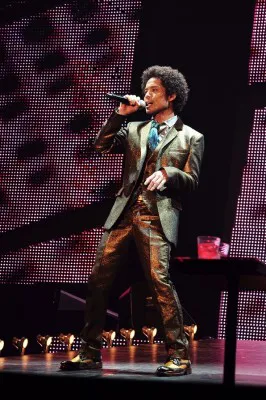 久保田利伸のツアーファイナルにナイナイ・岡村がサプライズ登場!