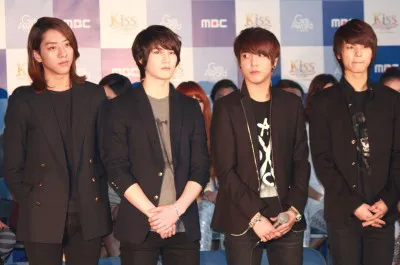 （写真左から）CNBLUEのイ・ジョンシン、イ・ジョンヒョン、ジョン・ヨンファ、カン・ミンヒョク