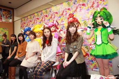 【写真】会場には5人の声優と共にプリキュアも登場し抱負を語った。今作は子供たちに笑顔になってもらえるよう、願いが込められている