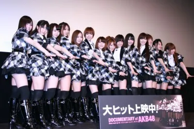 Akb48最後の1期生 峯岸みなみ 1年越しの卒コンで涙 Og続々 迎えに来ました Oricon News