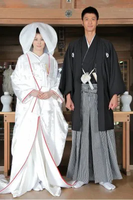 速水は紋付きはかま、米倉は白無垢を着て結婚式のシーンに挑戦