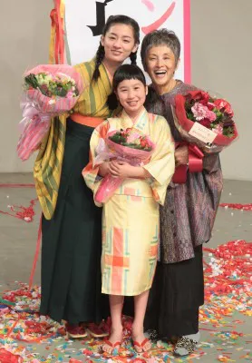 「カーネーション」のクランクアップにヒロイン3人が集合! 