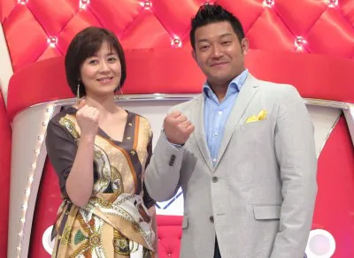 NHK総合の新番組「連続クイズ ホールドオン! 」の司会・武内陶子アナと山口智充（写真左から）