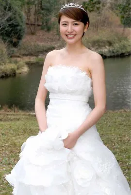 ドラマ「都市伝説の女」で、長澤まさみの美しい肩とデコルテがあらわになる!!