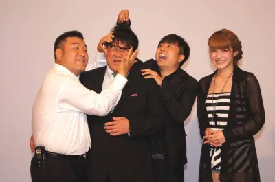 制作記者発表に登場した山崎弘也、竹山隆範、河本準一、川村りか（写真左から）