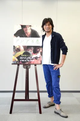 坂口憲二が南インドでサーフィンを満喫!