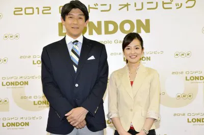 【写真】閉会式を担当する竹林宏アナウンサーと鈴木奈穂子アナウンサー（左から）