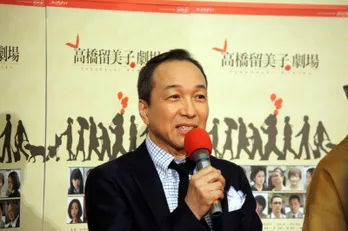 「裸を見せるのには抵抗がありました」裸踊りの格好で幽霊役を演じる小日向文世にインタビュー!!