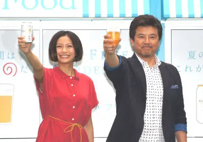 「オールフリーガーデン」オープニングイベントに登場した榮倉奈々と三浦友和（写真左から）