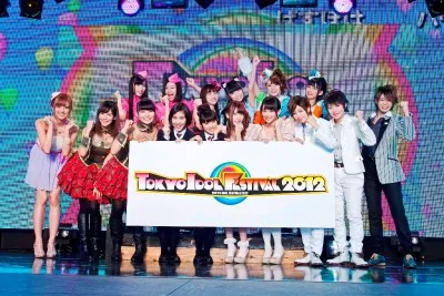 「TOKYO IDOL FESTIVAL 2012」の記者会見に集まったアイドルたち